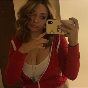 Meet your Posher, Adara